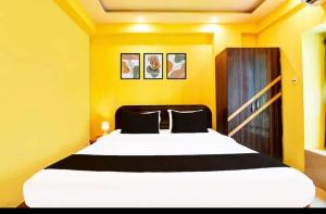 Postel nebo postele na pokoji v ubytování Downtown Ecoview Inn