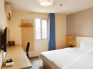 Μια τηλεόραση ή/και κέντρο ψυχαγωγίας στο 7 Days Inn Guiyang Qingzhen Dongmenqiao Zhijiaocheng