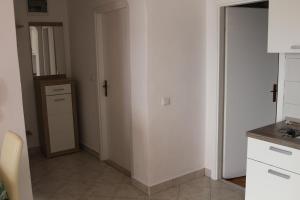 Kuchnia lub aneks kuchenny w obiekcie Apartments Marija - Maslenica - first line to the sea