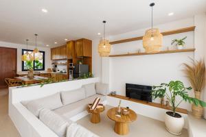 Η κουζίνα ή μικρή κουζίνα στο Amal Villa #3 by Bali Bliss Properties