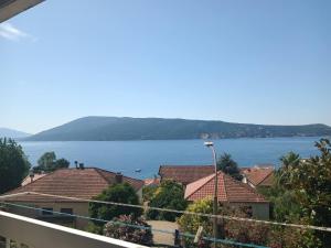 a view of a large body of water with houses at apartman Darija Savina in Herceg-Novi