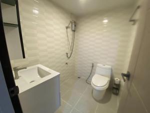 Et badeværelse på 1 Bed Nr IKEA 15Mins to Airport