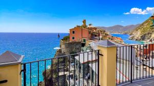 a view of the ocean from a balcony at La Polena Camere Vernazza - Suite vista mare in Vernazza