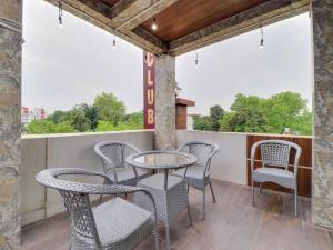 Gallery image of Hotel O Club99 Hotel & Rooftop-Cafe in Birbhaddar