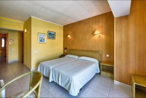 Postel nebo postele na pokoji v ubytování Hotel Marina