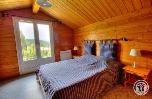 Postel nebo postele na pokoji v ubytování Gite au calme avec belle vue - Merisier
