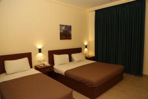 Ліжко або ліжка в номері Rumman Hotel