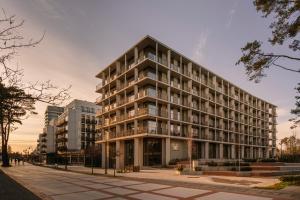 a rendering of a large apartment building at Baltic Park Loft by Zdrojowa in Świnoujście