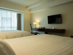 Postel nebo postele na pokoji v ubytování Swissotel Lima