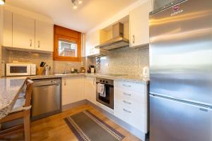 Η κουζίνα ή μικρή κουζίνα στο Barthe Holidays I Apartamento rústico en El Tarter 6PAX I Gran terraza con vistas al valle, ideal para familias o grupo, Parking I Rossinyol