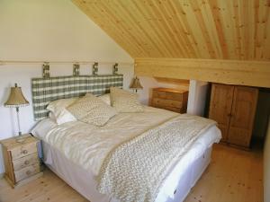 a bedroom with a bed and a wooden ceiling at The Shank in Fritton Norfolk