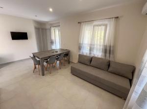 Khu vực ghế ngồi tại Villa Ftery