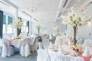 Ресторан / где поесть в Yarrow Hotel +37 фотографий
