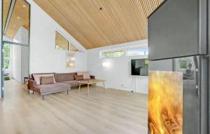 Photo de la galerie de l'établissement Luxury Lake House With Activities For All, à Sunds