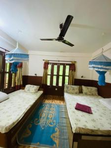 Hotel Tree Land Lodge and Cottage客房内的一张或多张床位