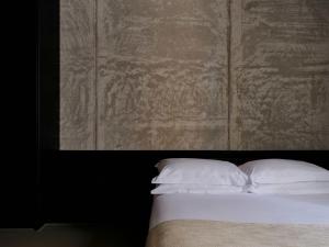 A bed or beds in a room at STRAF, Milan, a Member of Design Hotels