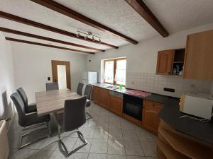 Kuchyň nebo kuchyňský kout v ubytování Pension „Haus 11“ Lauta