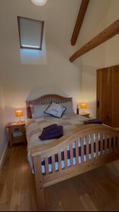 Ένα ή περισσότερα κρεβάτια σε δωμάτιο στο Cozy Grofftau Cottage in Ystrad Meurig