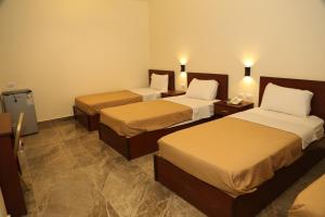 Ліжко або ліжка в номері Rumman Hotel