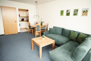 Posezení v ubytování Apartment Hohe Tannen mit Schwimmbad & Sauna