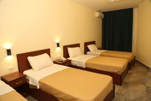 Ліжко або ліжка в номері Rumman Hotel
