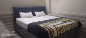Postel nebo postele na pokoji v ubytování Seva Shray guest house