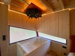 Koupelna v ubytování Capsule Bobble Mons Centre - Jacuzzi - Sauna - Netflix