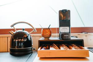Kuchyň nebo kuchyňský kout v ubytování Capsule Bobble Mons Centre - Jacuzzi - Sauna - Netflix