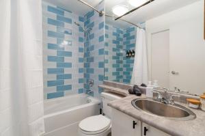 Ένα μπάνιο στο Mountain View Condo with Free Parking and Sleeps 6 Guests +18 φωτογραφίες