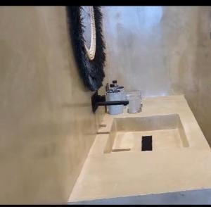 bagno con lavandino a parete di Beachfront Villa Demar in Cape Beach Villa Samui a Nathon Bay Altre 9 foto