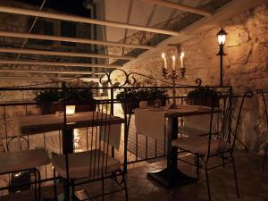 a restaurant with tables and chairs in a room at Apartment Francos in Primošten