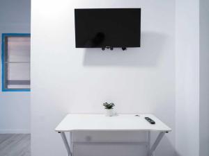 TV a/nebo společenská místnost v ubytování Dancenter North Pattaya Formerly Rq Hotel + 17 fotografií