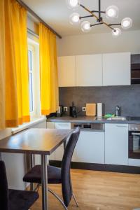 Kuchyň nebo kuchyňský kout v ubytování Apartments am Kalvarienberg