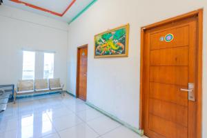 KampungbaruにあるSAHABAT Hotel Tangerang By Reccomaのギャラリーの写真