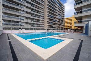 a swimming pool in the middle of a building at Colomeras Vidaber in Oropesa del Mar