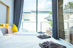 En eller flere senge i et værelse på Pool Villa Pattaya Nongprue-3Bedroom + 53 billeder