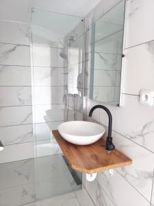 Koupelna v ubytování Apartmány Ústup