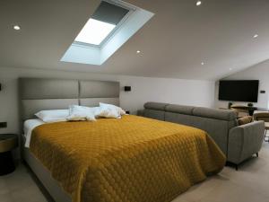 En eller flere senge i et værelse på Top Apartments & Studios Marina View