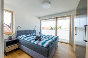 Postel nebo postele na pokoji v ubytování Bodensee Bergblick Suite
