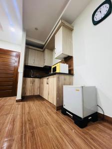 Dapur atau dapur kecil di Luxury Apartment in Bahria Town Rawalpindi