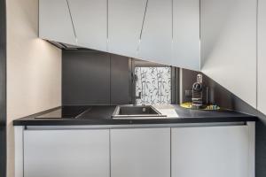 Kuchyňa alebo kuchynka v ubytovaní KODA LOFT - Urlaub im Tiny House Bodensee