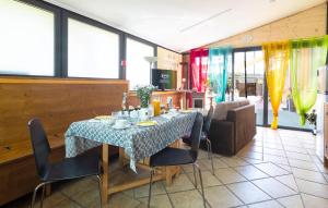 Ruang duduk di Stunning Home In Sessa Cilento