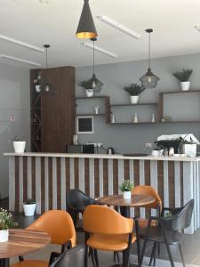 Köök või kööginurk majutusasutuses CoastAL Hotel Shengjin