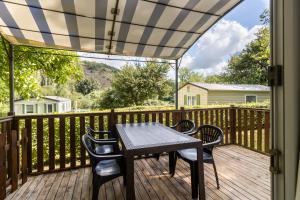 Balkón nebo terasa v ubytování Mobilhome Le Carreyrou