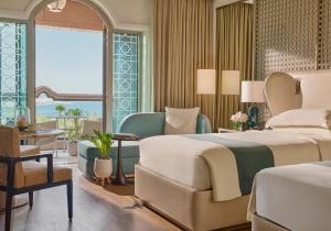 Voodi või voodid majutusasutuse Emirates Palace Mandarin Oriental, Abu Dhabi toas