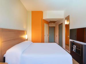Postel nebo postele na pokoji v ubytování Ibis Meknès