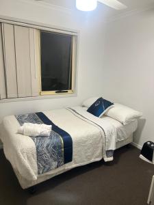 Ένα ή περισσότερα κρεβάτια σε δωμάτιο στο Cosy and stylish Room