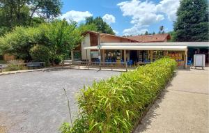 Taman di luar Cozy Stacaravan In Saint-Paul-Lès-Dax +14 gambar