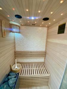 Fotografie z fotogalerie ubytování Capsule Bobble Mons Centre - Jacuzzi - Sauna - Netflix v destinaci Mons