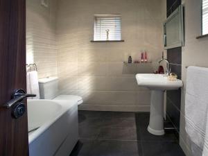 Bilik mandi di 1 Bed in Coniston LCC50 +16 gambar